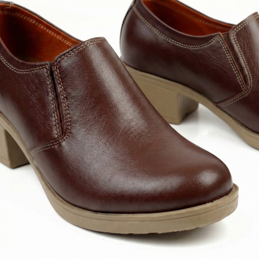 شوز حريمي جلد طبيعي لون بني بفرش جلد طبيعي ونعل بلوتان مريح بارتفاع 4 سم